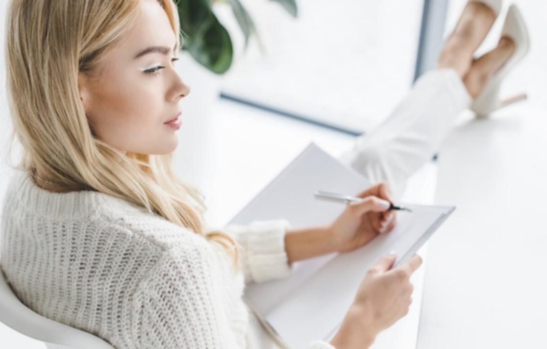 Estudiantes trabajando en sesiones colaborativas en línea